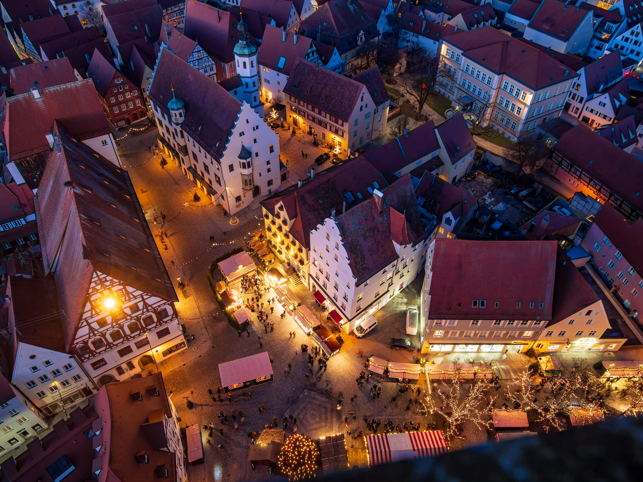 Du betrachtest gerade Romantischer Weihnachtsmarkt Nördlingen – Tipps & Sehenswürdigkeiten im Winter