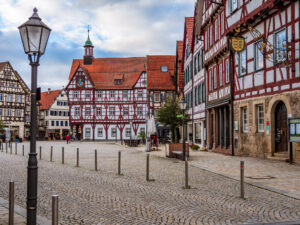 Mehr über den Artikel erfahren Bad Urach – Sehenswürdigkeiten & Tipps für die schwäbische Fachwerkstadt