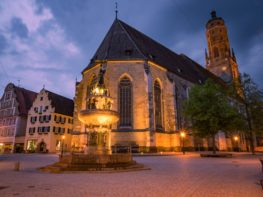 St. Georg mit Kriegerbrunnen Nördlingen